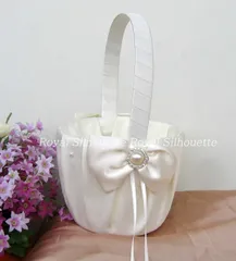 バスケット 花かご ホワイト 白 かご ウェディング レース リボン パール 子供 結婚式 フラワーガール リングボーイ 花びら入れ 指輪用 リングピロー 手提げ 丸型 布製 リボン飾り イベント パーティー 小物