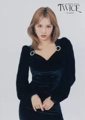 【中古】キャラカード モモ(縦/膝上) ランダムトレーディングカード 「TWICE 4TH WORLD TOUR ‘III’ IN JAPAN」