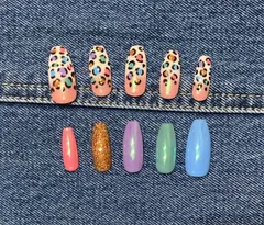 ネイルチップ　ハンドメイド　一点物　ロングバレリーナ　レオパード柄　ピンクベージュ　カラフル　オーロラ　グリッター　アシンメトリー　派手　個性的　海外ネイル好き