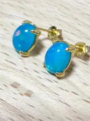 エチオピア産ブルーカラーオパール オーバルピアス（SILVER925・18KGP仕上げ／刻印あり）