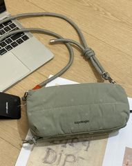 topologie トポロジー ショルダーバッグ Bottle bag大容量 シンプル リサイクルナイロン 軽量 カジュアル 通勤通学 旅行 3色