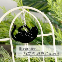 しっぽが気になる黒猫さん【ピアス／イヤリング】デザイナーコラボ ねこ ネコ CAT ブラックアクリル　ちかきみさと
