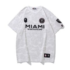 【BAPE× MIAMI】新品  アベイシングエイプ Ｔシャツ MIAMI & A BATHING APE TEE メンズ 男女兼用  春夏 おしゃれ 半袖 白  ホワイト ZXC183