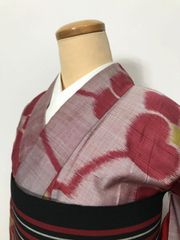 【中古】Sサイズ 紬 正絹 臙脂地に枝花文様 アンティーク