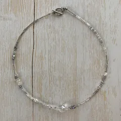 淡水パールとシルバーカラーとグレー系ビーズのネックレス／チョーカー