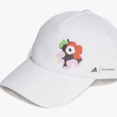 新作　新品　未使用　アディダス　マリメッコ　キャップ　各サイズ