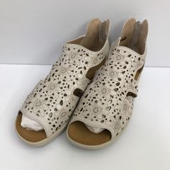 華の風　レーザーカットパンチングデザインサンダル　アイボリー　23㎝　訳あり　タ
