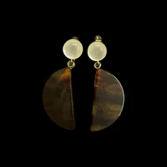 半円型アクリルイヤリング アンバー調ブラウンカラー レトロモダン