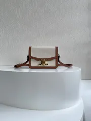 【今日特価】CELINE セリーヌ TRIOMPHE 紡織カンヴァス × 小牛皮 ショルダーバッグ 国内送料無料！お得な価格で在庫あり！