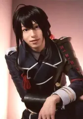 【中古】生写真(男性) 杉江大志(鯰尾藤四郎)/上半身・衣装黒・両腕曲げ・背景ピンク・キャラクターショット/舞台「刀剣乱舞」トレーディングブロマイド