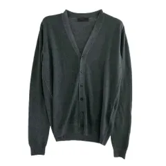 美品✨PRADA プラダ グレー カーディガン Vネック カシミヤ ウール 40 グレーのニットといえば【プラダ｜PRADA】の「名色」Vネック