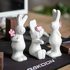 オブジェ 置物 花とハートを持った3匹のウサギ うさぎ ラビット ホワイト 3個セット ガーデンオーナメント インテリア 可愛い セラミック
