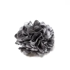グレイのサテンお花モチーフコサージュ
