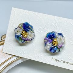 小さめニュアンス花型/サージカルピアス/ブルー