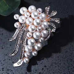 パール ブローチ ゴールド　ラインストーン キラキラ レディース アクセサリー