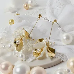 ホワイトシェルフラワー ピアス★ブライダル ウェディング 結婚式 アクセサリー