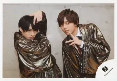 【中古】生写真(ジャニーズ) ジャニーズJr./平野紫耀・永瀬廉/横型・上半身・衣装金・平野左手頭・永瀬左手顎/18初春 ジャニーズJr.「JOHNNYS’ Happy New Year IsLAND」パンフレット＆グッズ撮影オフショット/公式生写真