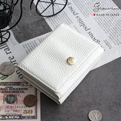 ♡ころんと可愛い♡コンパクト三つ折り財布【日本製／本革】イタリア製シュリンクレザーを使用しており、傷や汚れが目立ちにくく、お札も小銭もカードもしっかり＼収納／コンパクトなので小さい鞄にも収まりがいい◎小銭いれは人気のL字ファスナー使用（ホワイト）