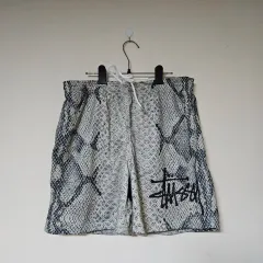 2025年最新】stussy snakeの人気アイテム - メルカリ