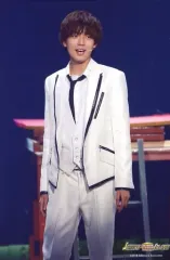 【中古】生写真(ジャニーズ) King ＆ Prince/永瀬廉/ライブフォト・膝上・衣装白・両手下げ・目線右・2Lサイズ/「JOHNNYS’ King ＆ Prince IsLAND」ステージフォト 第2弾