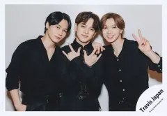 【中古】生写真(STARTO) Travis Japan/宮近海斗・七五三掛龍也・松田元太/横型・上半身/「Travis Japan Concert Tour 2024 Road to Authenticity」グッズオフショット/公式生写真