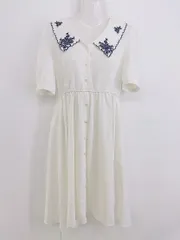 ◇ titty&Co. 刺繍 Vネック ウエストゴム 半袖 膝丈 ワンピース サイズF オフホワイト ネイビー レディース P  【中古】 【1211170004852】