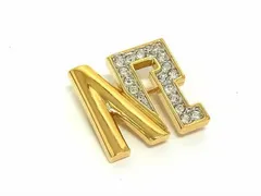 ■美品■ NINA RICCI ニナリッチ ヴィンテージ ロゴモチーフ ラインストーン ピンブローチ ピンバッジ アクセサリー ゴールド系 DF3510