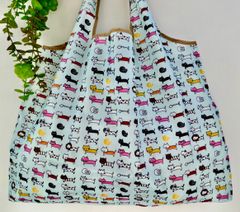 ⭐︎おしゃれ猫、水色　トート、エコバッグ 折り畳み買い物バッグ 大容量コンパクト