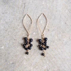 Ouca（ウーサ）ピアス／独創的でしなやかなフォルムにこだわったピアスコレクション/オニキス×14KGFオリジナルフック