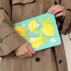 レモン模様のiPadケース【三折り手帳型プラケースタイプ】
