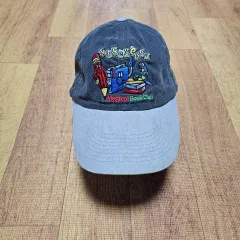 YESEYESEE キャラクター刺繍キャップ YESEYESEE キャラクター刺繍キャップ