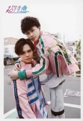 【中古】生写真(男性) 超特急/カイ(小笠原海)・タクヤ(草川拓弥)/膝上・全身・衣装ピンク・青・緑・タクヤしゃがみ/FC会員通販限定 リョウガプロデュース衣装 生写真セット第75弾