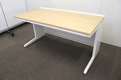 オカムラ　アドバンス　幅1400　平机　木目　オフィスデスク　中古机　オフィス家具　在宅　テレワーク
