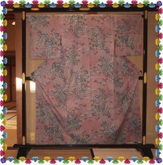 【洗える着物(単衣)】薄ピンク色に百花模様の着物