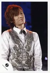 【中古】生写真(ジャニーズ) Kis-My-Ft2/千賀健永/ライブフォト・上半身・ベスト銀・シャツ白・目線右/公式生写真