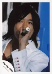 【中古】生写真(ジャニーズ) Hey! Say! JUMP/知念侑李/ライブフォト・バストアップ・衣装白・左手マイク・目線左/公式生写真