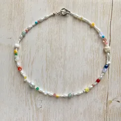 カラフルビーズのネックレス／チョーカー  天然石、パールビーズ、チェコビーズ