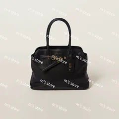 ミュウミュウ ブラックナッパレザーのアバンチュールバッグ ブラック アバンチュール ナッパレザー トップハンドルバッグ