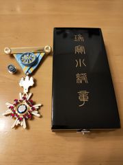 第5級 防衛功労章 防衛記念章 第15号賞詞 綬付現行タイプ 勲章 徽章　自衛隊 美品】第五級 防衛功労章 防衛記念章 第15号賞詞 綬付現行タイプ 勲章
