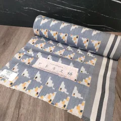 【新品・未使用】アドラス絣 ブルー グレー 幾何学 模様 かすり 夏祭り 反物 刺繍 浴衣 アンティーク 骨董 古布 帯 vintage 日本 JAPAN 和装 和服 アジアン テキスタイル 布地 インテリア