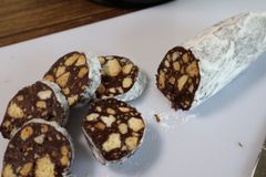 10月から再販売、チョコレートサラミ　(サラミの形にしたココアケーキ)  Available from October, Chocolate salami