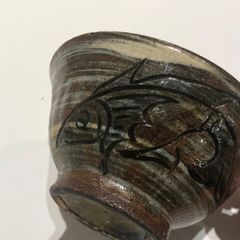 やちむん　金城次郎　刷毛目魚紋4寸マカイ