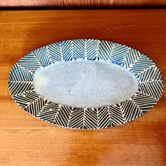 平皿（やちむん焼き）・オーバル ヘリンボーン柄