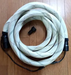 マキタ集塵機用スパイラルホース　内径28ｘ5ｍ白赤青カバー付!割れないプラグ キタ集塵機用スパイラルホース内径28x5m赤白青カバー付! 割れ