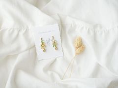- yellow green - Czech beads drops pierce