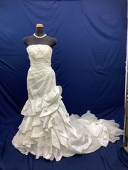 ＜現品限り＞　used　ウエディングドレス　タフタコード刺繍　マーメイドチュール２段トレーン　オフホワイト　結婚式　お色直し　パーティー　演劇　芝居　コスプレ　ステージ　ダンス　舞台　レイヤー