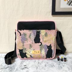 猫柄ミニショルダーバッグ 黒猫と藤の花 ピンク&ブラック ハンドメイド 猫柄内ポケット付き メンズ レディース ボディバッグ ポシェット