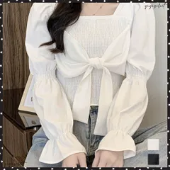 ブラウス 白黒 シャーリング ショート丈レディーストップス スクエアネック ギャザーブラウス プルオーバー フロントリボン 鎖骨見せ フェミニン 韓国風おしゃれ大人可愛い 着やせ パフスリーブ袖 春夏トップス 長袖