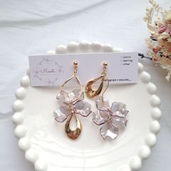 再販✧︎ クリアパープル 雫 春 アシンメトリー 花びら  ピアス/イヤリング