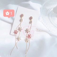 セール　新品　ロングピアス　ゴールド　タッセル　フラワー　花　春